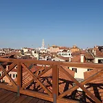 Konukevi Palazzo Pianca 4*